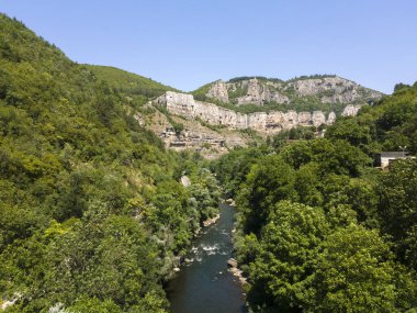 Iskar Nehri ve Boğazı 'ndaki Lakatnik Kayaları' nın hava manzarası, Balkan Dağları, Bulgaristan