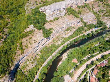 Iskar Nehri ve Boğazı 'ndaki Lakatnik Kayaları' nın hava manzarası, Balkan Dağları, Bulgaristan