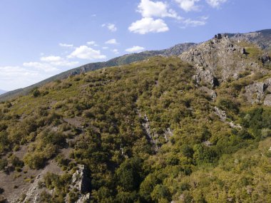 Bulgaristan 'ın Filibe Bölgesi' nin Sopot kenti yakınlarındaki Anevsko lahana kalesinin hava manzarası