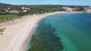 Bulgaristan 'ın Burgaz Bölgesi' nin Dyuni tatil beldesi yakınlarındaki The Driver Beach 'in hava manzarası 