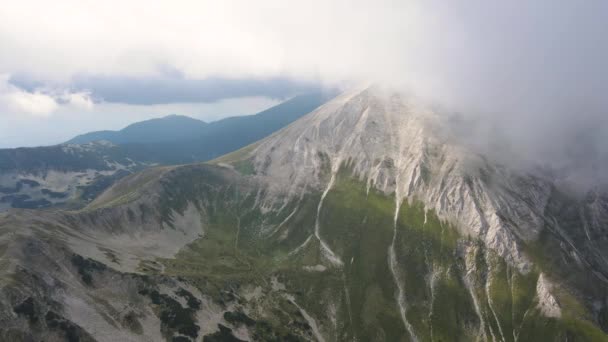 保加利亚皮林山Vihren峰的空中景观 — 图库视频影像