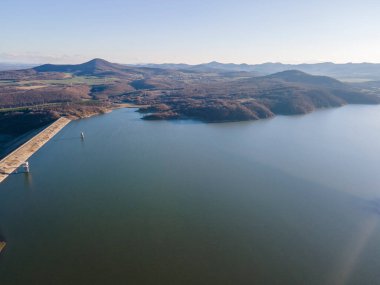 Trakiets Rezervuarı, Haskovo Bölgesi, Bulgaristan 'ın şaşırtıcı hava gün batımı manzarası