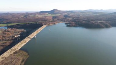 Trakiets Rezervuarı, Haskovo Bölgesi, Bulgaristan 'ın şaşırtıcı hava gün batımı manzarası