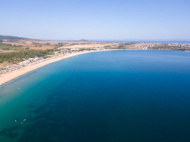 Bulgaristan 'ın Burgaz Bölgesi' nin Sozopol kasabası yakınlarındaki Gradina (Bahçe) plajının havadan manzarası