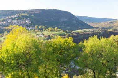 Bulgaristan 'ın İkinci Bulgar İmparatorluğu' nun başkenti Çarevetler, Veliko Tarnovo ve Bulgaristan 'ın başkentinin günbatımı manzarası