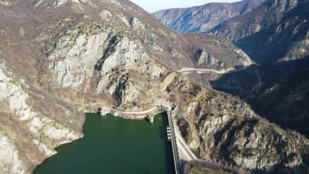 공중에서 Krichim Reservoir Rhodopes Mountain Plovdiv Region Bulgaria — 비디오