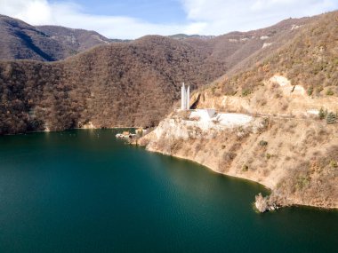 Bulgaristan 'ın Vacha Barajı kıyısındaki Rodop partizan birliğinin hava görüntüsü Anton Ivanov