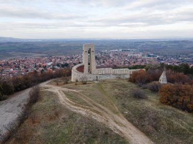 Bulgaristan 'ın Peruştitsa kenti yakınlarındaki Üç Neslin Hava Görüntüsü