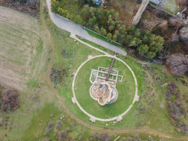 Kızıl Kilise 'nin hava manzarası - Bulgaristan' ın Filibe Bölgesi 'nin Perushtitsa kenti yakınlarındaki erken Bizans Hıristiyan bazilikasının kalıntıları