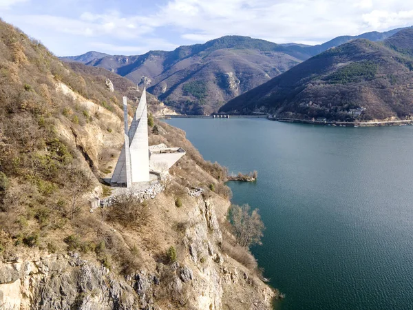 Bulgaristan 'ın Vacha Barajı kıyısındaki Rodop partizan birliğinin hava görüntüsü Anton Ivanov