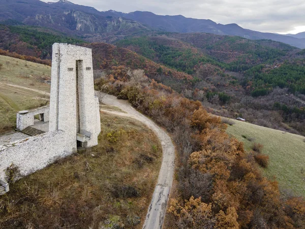 Bulgaristan 'ın Peruştitsa kenti yakınlarındaki Üç Neslin Hava Görüntüsü