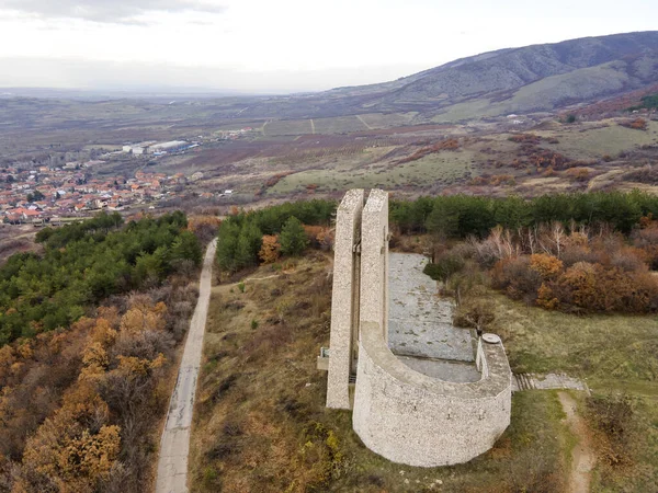 Bulgaristan 'ın Peruştitsa kenti yakınlarındaki Üç Neslin Hava Görüntüsü