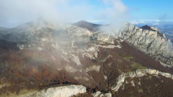 Increíble Paisaje Aéreo Otoñal Las Montañas Balcánicas Paso Vratsata Bulgaria — Vídeos de Stock