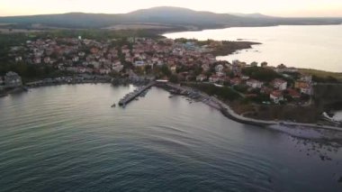 Bulgaristan 'ın Burgaz Bölgesi Ahtopol kentinin inanılmaz hava gün batımı manzarası 