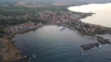 Bulgaristan 'ın Burgaz Bölgesi Ahtopol kentinin inanılmaz hava gün batımı manzarası 
