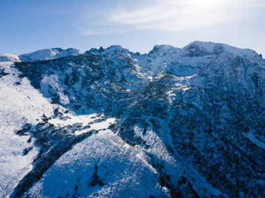 Kupens ve Orlovets 'in kış manzarası, Rila Dağı, Bulgaristan