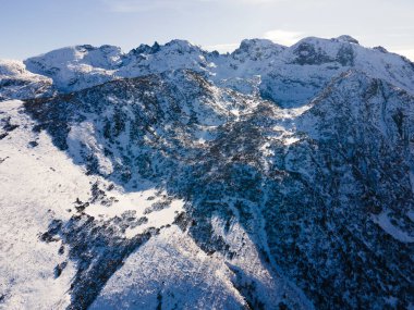 Kupens ve Orlovets 'in kış manzarası, Rila Dağı, Bulgaristan