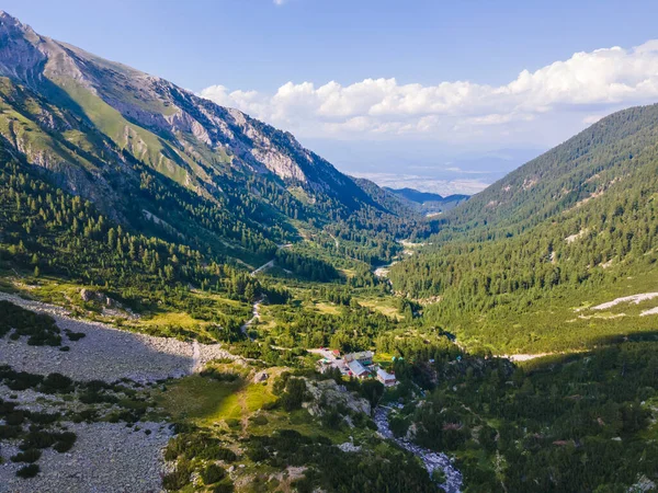 Bulgaristan 'ın Pirin Dağı' ndaki Banderitsa Nehri 'nin şaşırtıcı hava manzarası