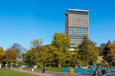 RUSE, BULGARIA - NOVEMBER 2, 2020: Bulgaristan 'ın Ruse kentinin merkezindeki Costal Caddesi Panoraması