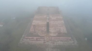 1885 Sırp-Bulgar Savaşı 'nda hayatını kaybeden askerlere adanmış Pantheon Ana Bulgaristan' ın hava manzarası, Bulgaristan 'ın Gurgulyat köyü