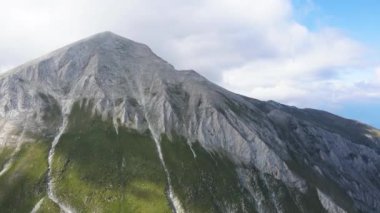 Vihren Tepesi 'nin hava manzarası, Pirin Dağı, Bulgaristan