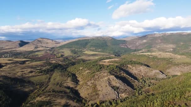保加利亚巴尔干山脉Nishava河谷的空中秋景 — 图库视频影像