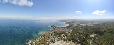 Bulgaristan 'ın Burgaz Bölgesi' ndeki Kiten kasabasının hava panoramik manzarası