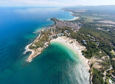 Bulgaristan 'ın Burgaz Bölgesi' ndeki Kiten kasabasının hava panoramik manzarası