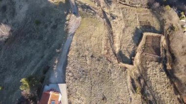 Bulgaristan 'ın Filibe Bölgesi' nin Borovo kasabası yakınlarındaki Yükseliş Ortodoks Kilisesi 'nin hava manzarası