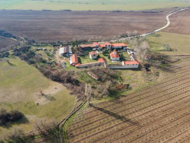Bulgaristan 'ın Filibe Bölgesi, Saint Nedelya' ya adanmış Ortaçağ Arapovo Manastırı 'nın hava manzarası