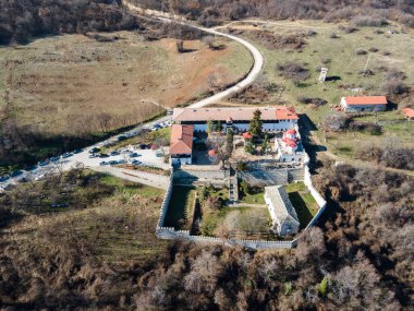 Bulgaristan 'ın Filibe Bölgesi, Aziz Cosmas ve Damyan' a adanmış Ortaçağ Kuklen Manastırı 'nın hava manzarası