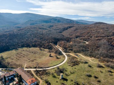 Bulgaristan 'ın Filibe Bölgesi, Aziz Cosmas ve Damyan' a adanmış Ortaçağ Kuklen Manastırı 'nın hava manzarası