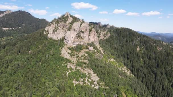 Вид Воздуха Красную Скалу Горах Родопы Смолянская Область Болгария — стоковое видео