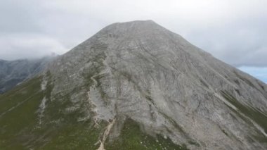 Vihren Tepesi 'nin hava manzarası, Pirin Dağı, Bulgaristan