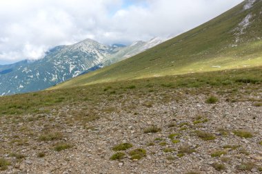 Bulgaristan 'ın Vihren Tepesi, Pirin Dağı yürüyüş parkurundan manzara