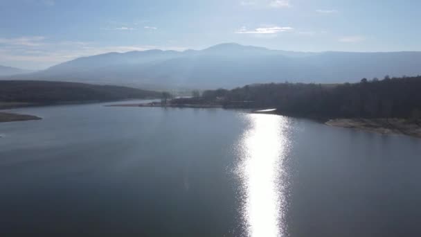 Vista Aérea Del Embalse Los Cuarenta Manantiales Cerca Ciudad Asenovgrad — Vídeos de Stock