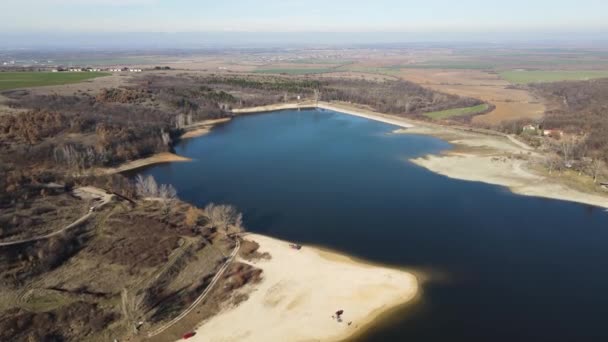 Vista Aérea Del Embalse Los Cuarenta Manantiales Cerca Ciudad Asenovgrad — Vídeos de Stock