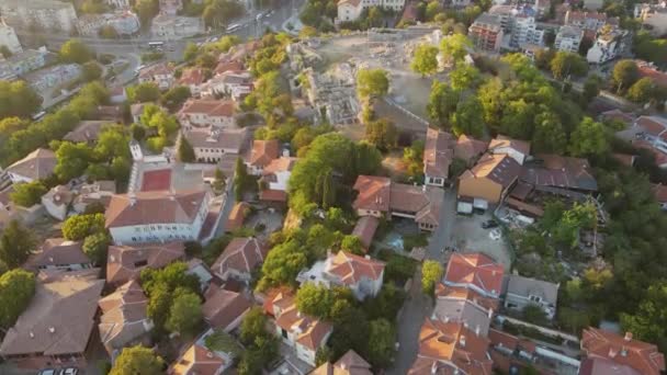Increíble Vista Aérea Atardecer Nebet Tepe Hill Ciudad Plovdiv Bulgaria — Vídeo de stock