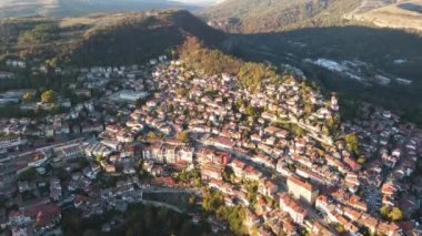 Bulgaristan 'ın Veliko Tarnovo kentinin şaşırtıcı hava manzarası