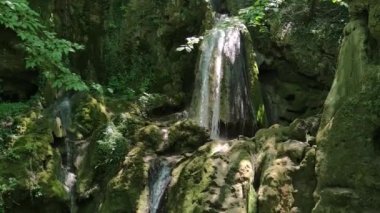 Bulgaristan 'ın Filibe bölgesindeki Rodos Dağı' nda Bachkovo şelaleleri çağlıyor