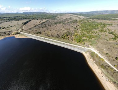 Bulgaristan 'ın İhtiman kenti yakınlarındaki Bakardere Barajı' nın hava manzarası