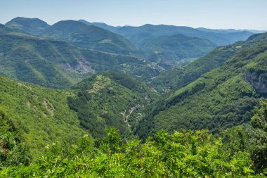 Bulgaristan 'ın Zasele kasabası yakınlarındaki Stara Planina Dağı' nın muhteşem manzarası