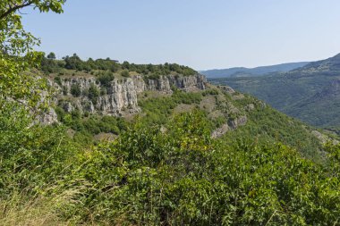 Bulgaristan 'ın Zasele kasabası yakınlarındaki Stara Planina Dağı' nın muhteşem manzarası
