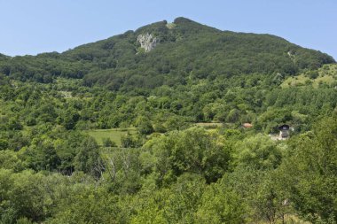 Bulgaristan 'ın Zasele kasabası yakınlarındaki Stara Planina Dağı' nın muhteşem manzarası