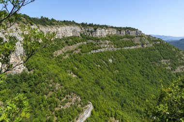 Bulgaristan 'ın Zasele kasabası yakınlarındaki Stara Planina Dağı' nın muhteşem manzarası