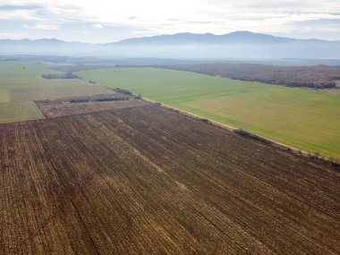 Bulgaristan 'ın Filibe Bölgesi' nin Asenovgrad kenti yakınlarındaki Yukarı Trakya Ovası 'nın Hava Günbatımı manzarası