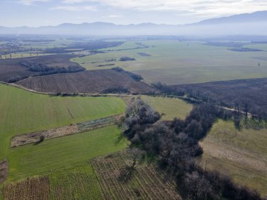 Bulgaristan 'ın Filibe Bölgesi' nin Asenovgrad kenti yakınlarındaki Yukarı Trakya Ovası 'nın Hava Günbatımı manzarası