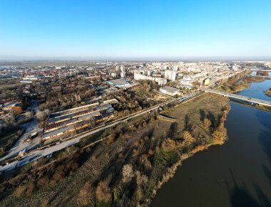 Bulgaristan 'ın Filibe kenti Maritsa nehri ve panoramasının öntanımlı Havadan görüntüsü 
