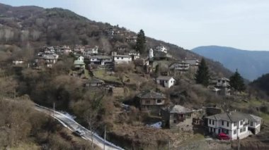 Otantik ondokuzuncu yüzyıl evleri, Filibe Bölgesi, Bulgaristan 'ın Otantik Kosova Köyü' nün havadan görünüşü