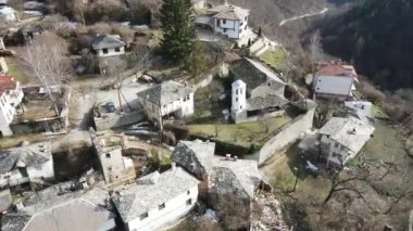 Otantik ondokuzuncu yüzyıl evleri, Filibe Bölgesi, Bulgaristan 'ın Otantik Kosova Köyü' nün havadan görünüşü